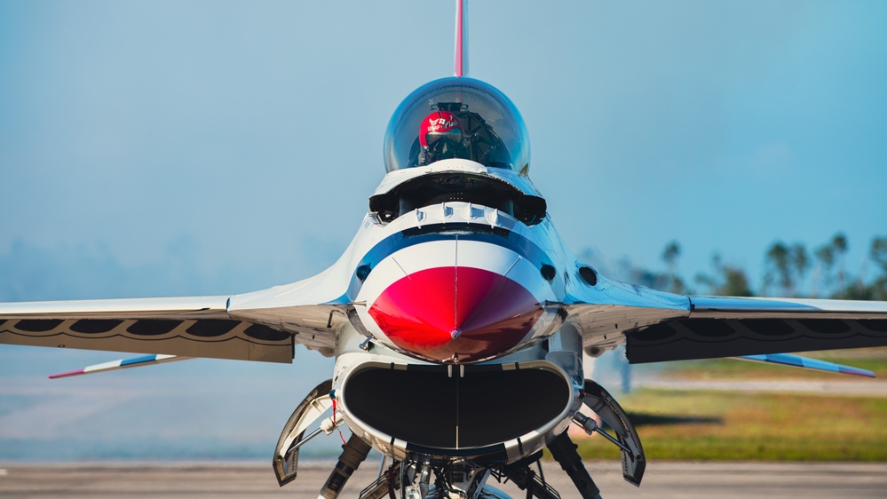 Thunderbirds arrive at Tyndall Air Force Base