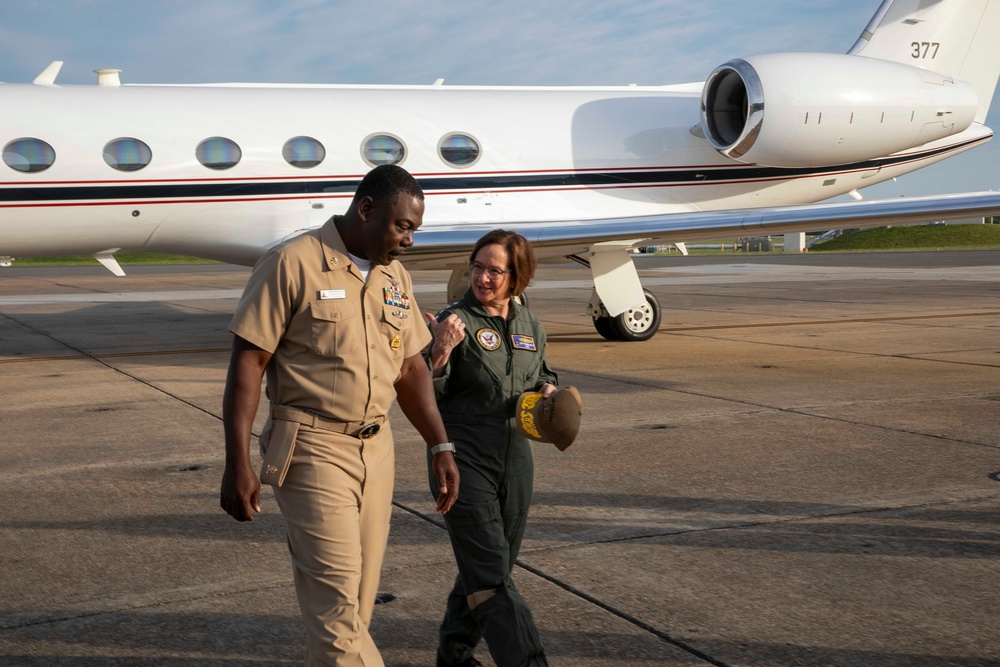 CNO Visits Naval Naval Air Station Oceana