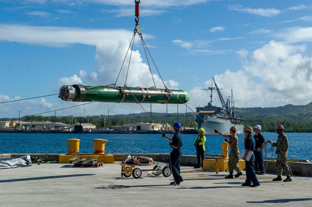 USS Frank Cable Sailors Assist Weapons Load of Mark 48 Torpedoes on USS Annapolis