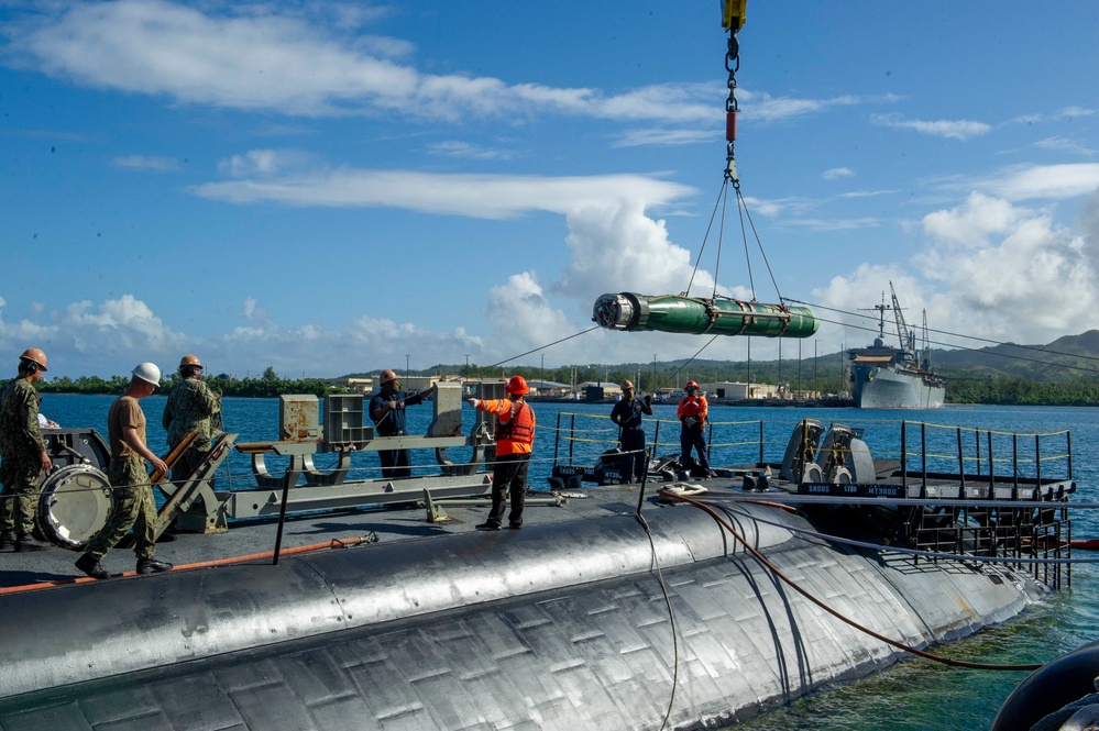 USS Frank Cable Sailors Assist Weapons Load of Mark 48 Torpedoes on USS Annapolis