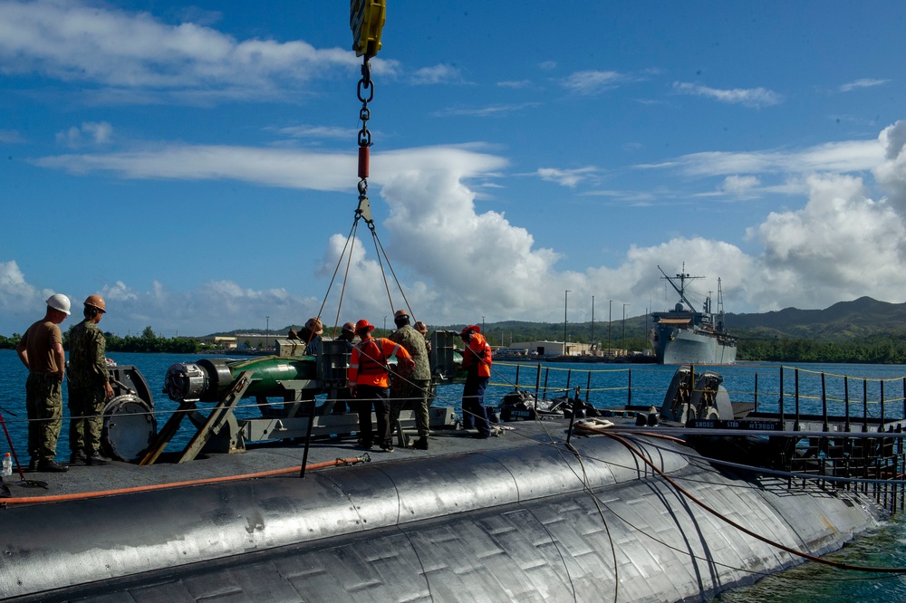 USS Frank Cable Sailors Assist Weapons Load of Mark 48 Torpedoes on USS Annapolis