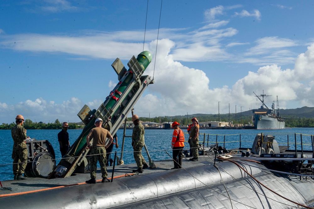 USS Frank Cable Sailors Assist Weapons Load of Mark 48 Torpedoes on USS Annapolis