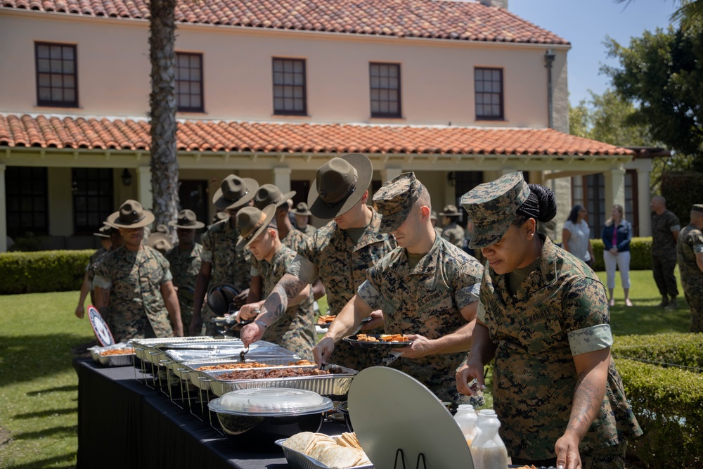 Support Battalion tours CGs House