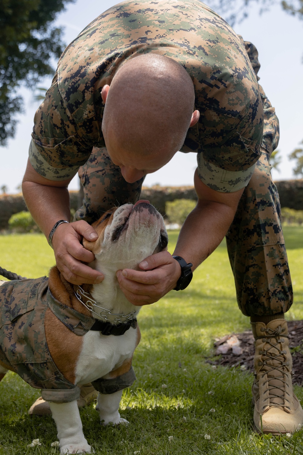 Support Battalion tours CGs House