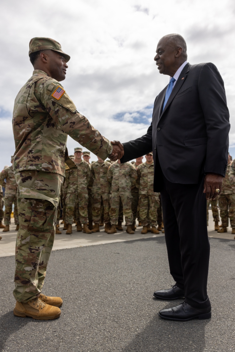 SECDEF visits USARPAC Soldiers