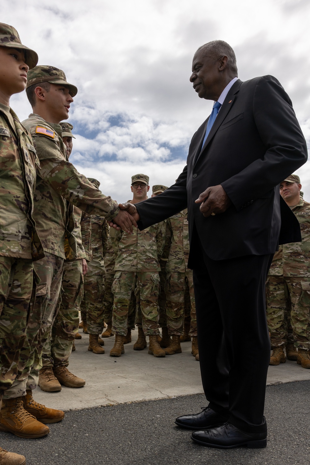 SECDEF visits USARPAC Soldiers