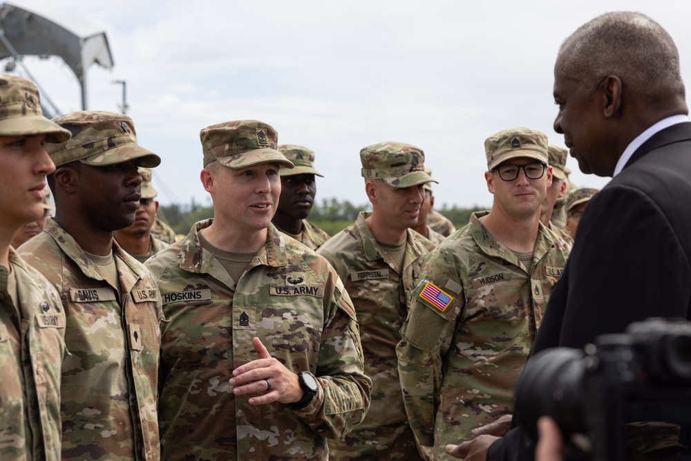 SECDEF visits USARPAC Soldiers
