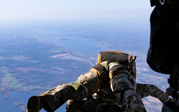 Green Berets execute MFF jump during Swift Response 24