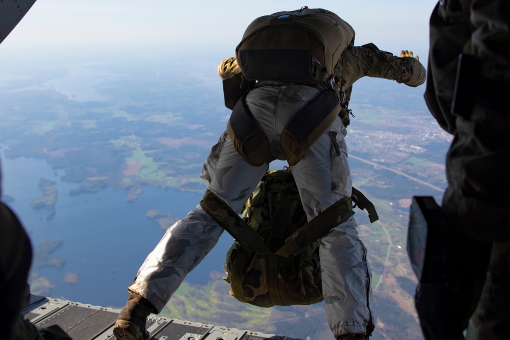 Green Berets execute MFF jump during Swift Response 24