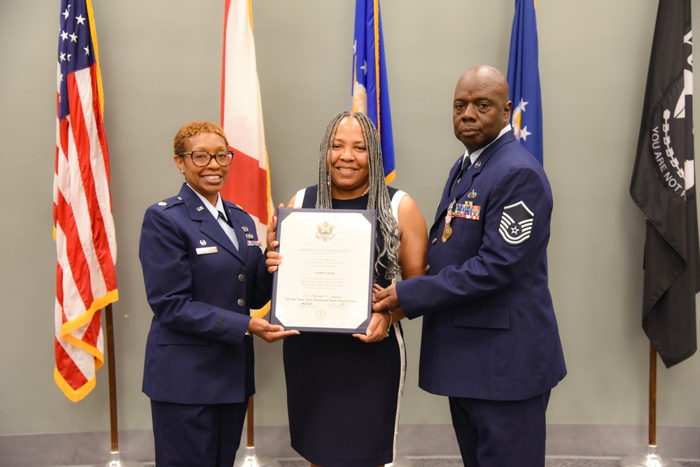 FINANCE SUPERINTENDENT RETIRES FROM 117TH ARW