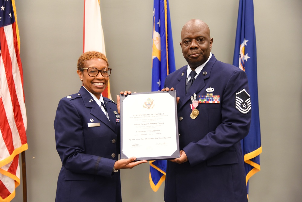 FINANCE SUPERINTENDENT RETIRES FROM 117TH ARW