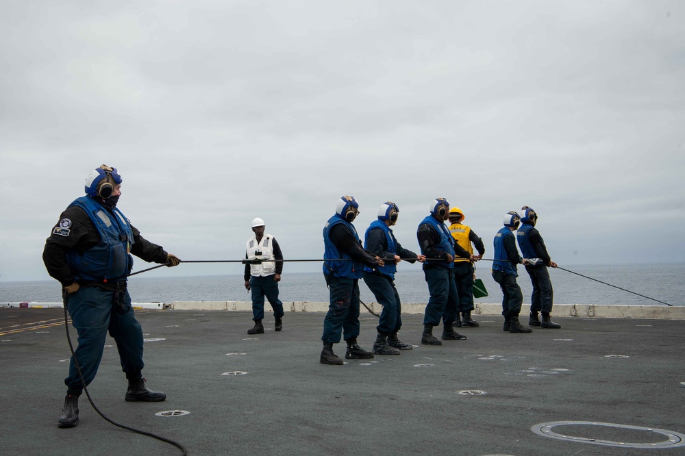 USS Carl Vinson (CVN 70) Sailors Hold Phone and Distance (P&amp;D) Line