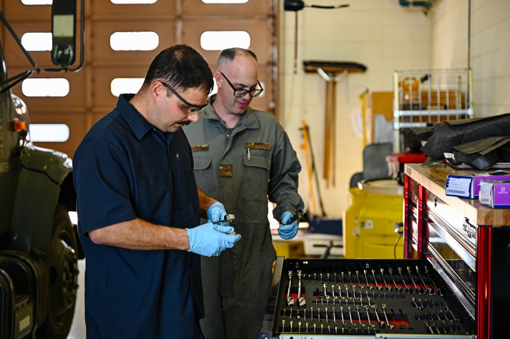 161st LRS vehicle mechanics make fuel truck repairs at Goldwater Air National Guard Base