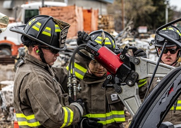 Montana Army National Guard’s 1050th, 1051st, and 1052nd Firefighter Detachments conduct vehicle extrication training.