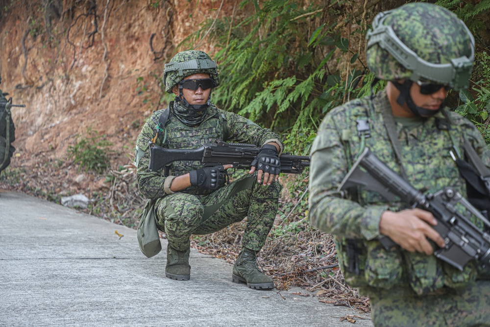 Balikatan 24: 2nd Battalion, 27th Infantry Regiment, 3rd Infantry Brigade Combat Team, 25th Infantry Division conducts reconnaissance operations with 1st Battalion, The Royal Australian Regiment