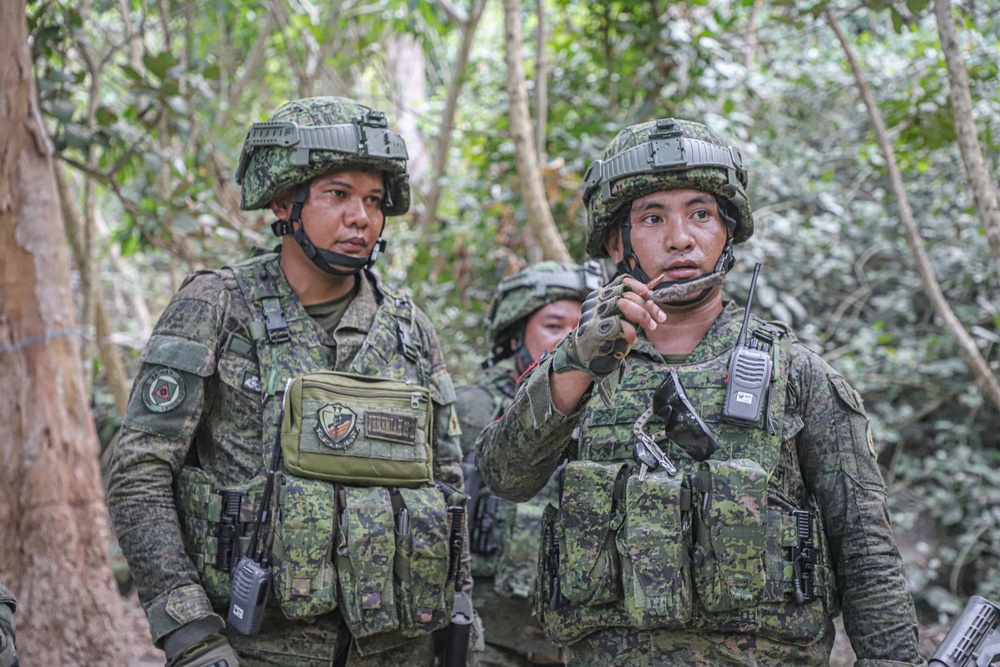 Balikatan 24: 2nd Battalion, 27th Infantry Regiment, 3rd Infantry Brigade Combat Team, 25th Infantry Division conducts reconnaissance operations with 1st Battalion, The Royal Australian Regiment