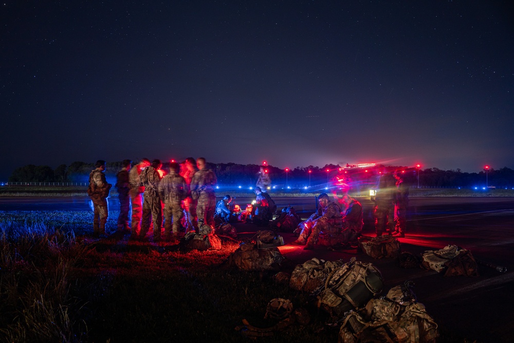 Soldiers with 1-32 IN, 1st BCT, 10th MTN DIV (LI)  conduct a night air assault mission at JRTC