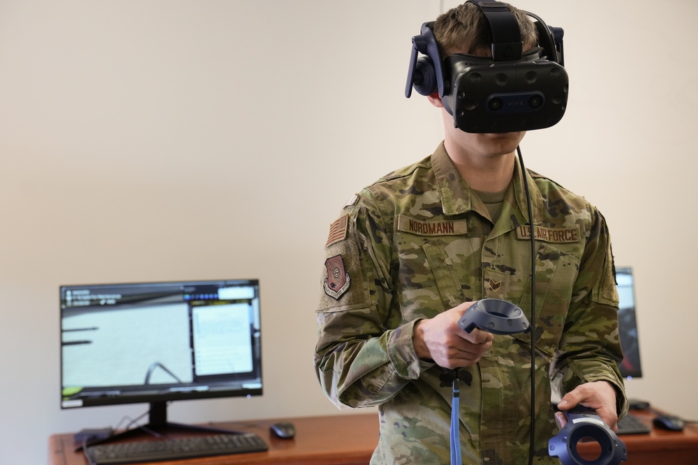 114th Maintainers Embrace Virtual Reality