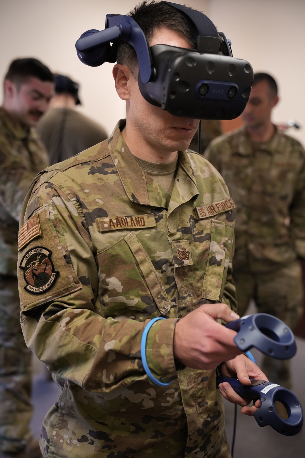 114th Maintainers Embrace Virtual Reality