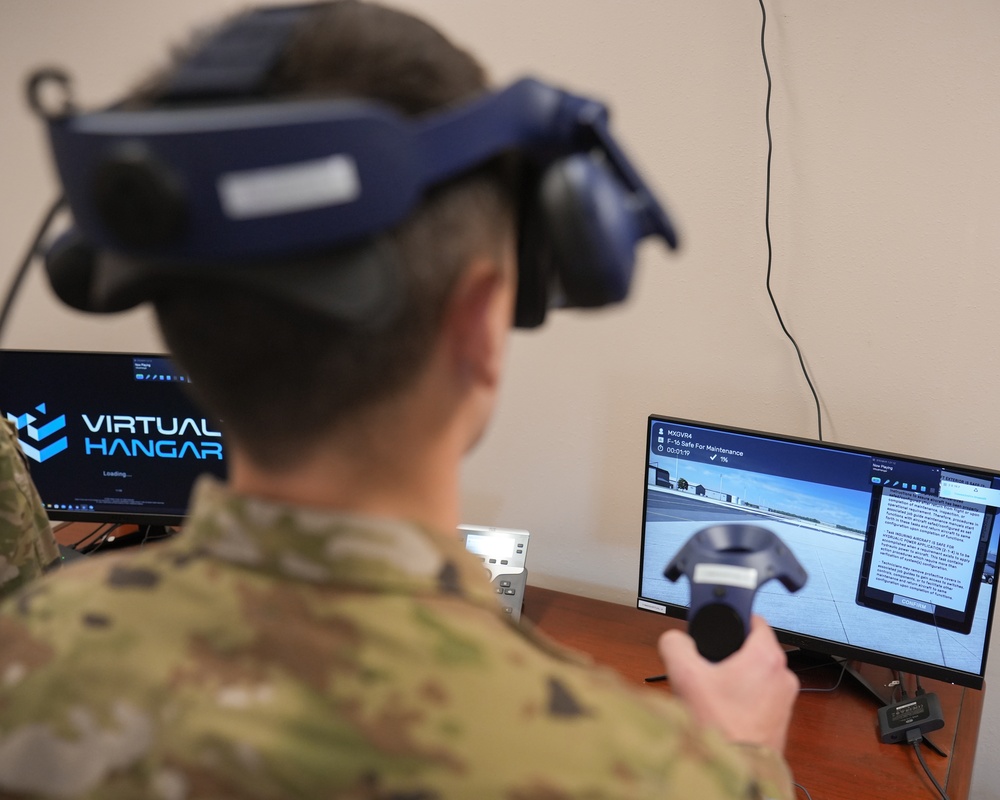 114th Maintainers Embrace Virtual Reality