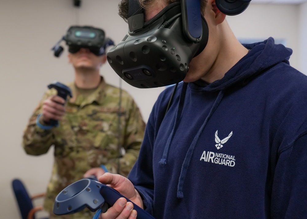 114th Maintainers Embrace Virtual Reality