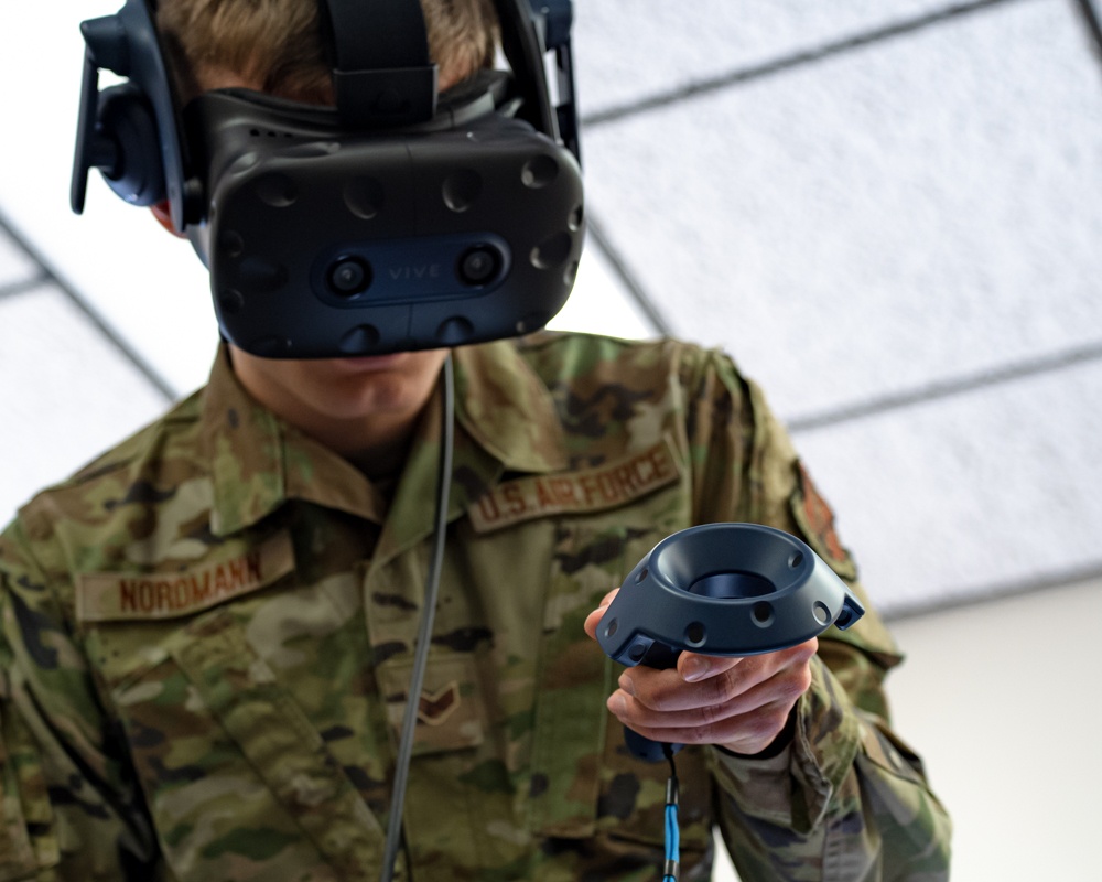 114th Maintainers Embrace Virtual Reality