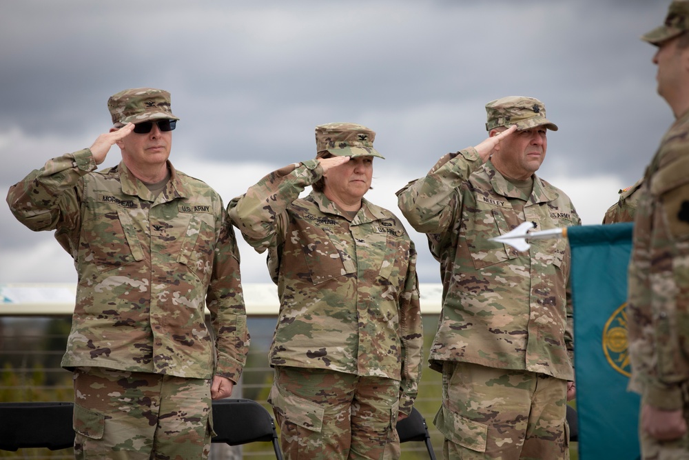 The Soldiers of the 364th Theater Public Affairs Support Element welcome their new commander.