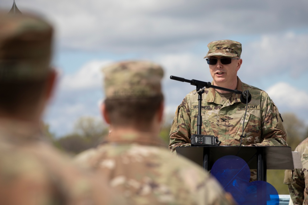 The Soldiers of the 364th Theater Public Affairs Support Element welcome their new commander.