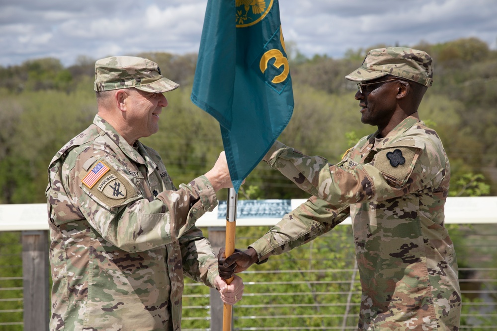 The Soldiers of the 364th Theater Public Affairs Support Element welcome their new commander.