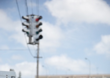 Young traffic light enthusiast visits Camp Foster / 信号機大好き少年がフォスター基地を訪問