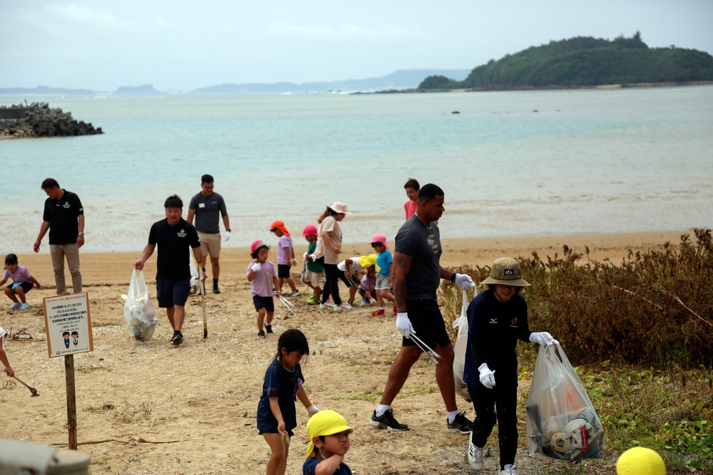 Camp Hansen Marines celebrate Earth Day planting mangrove trees with local children / ハンセン基地海兵隊、アースデイを祝い地元の子どもたちとマングローブを植樹