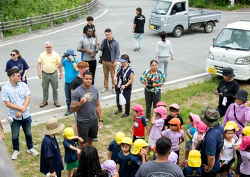 Camp Hansen Marines celebrate Earth Day planting mangrove trees with local children / ハンセン基地海兵隊、アースデイを祝い地元の子どもたちとマングローブを植樹