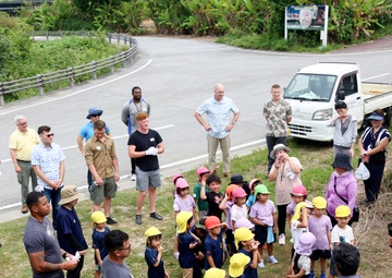 Camp Hansen Marines celebrate Earth Day planting mangrove trees with local children / ハンセン基地海兵隊、アースデイを祝い地元の子どもたちとマングローブを植樹