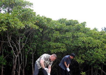 Camp Hansen Marines celebrate Earth Day planting mangrove trees with local children / ハンセン基地海兵隊、アースデイを祝い地元の子どもたちとマングローブを植樹