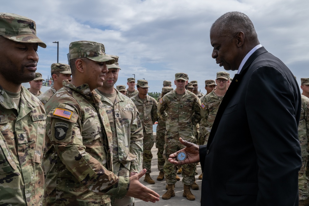 SECDEF meets with Soldiers on JBPHH
