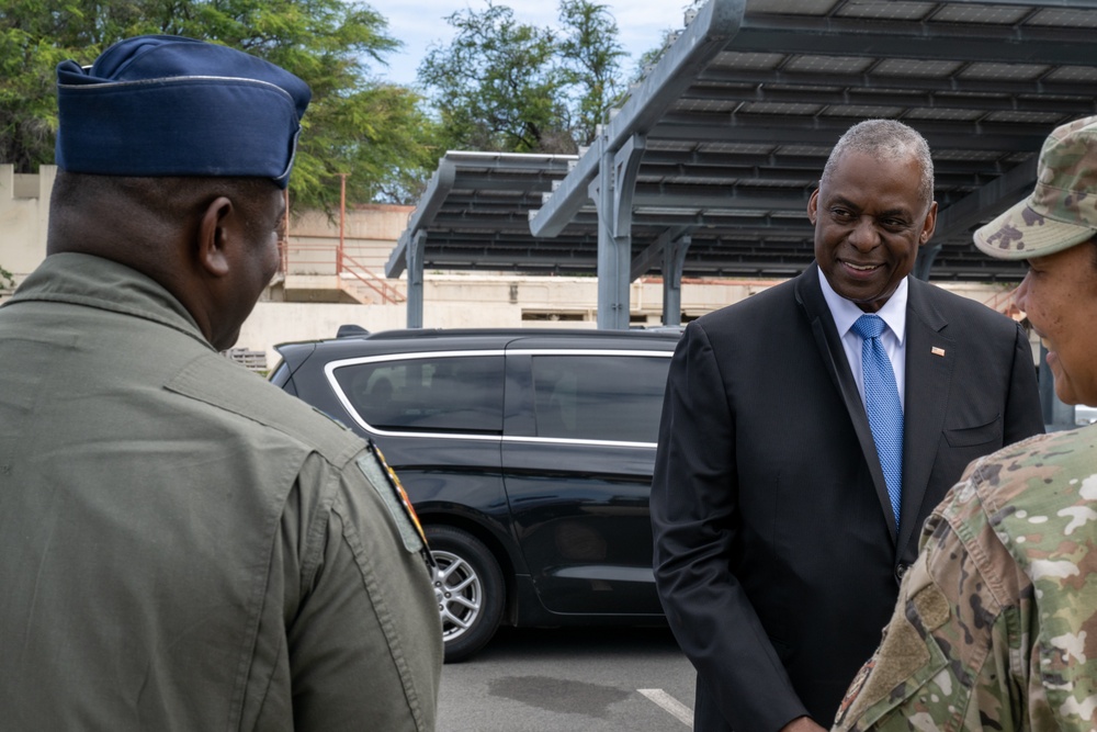 SECDEF meets with Airmen on JBPHH