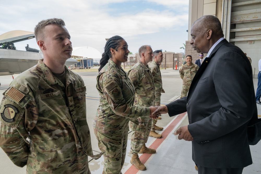SECDEF meets with Airmen on JBPHH