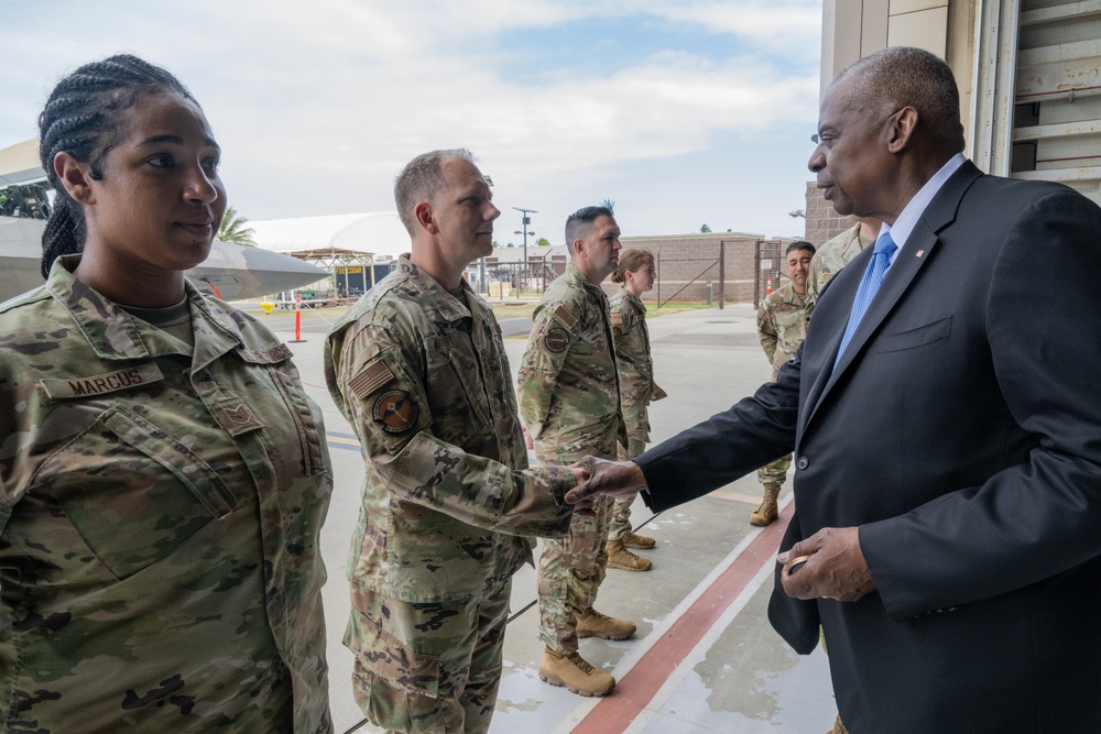 SECDEF meets with Airmen on JBPHH