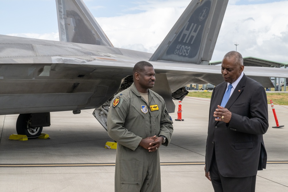 SECDEF meets with Airmen on JBPHH