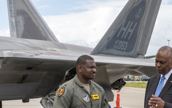 SECDEF meets with Airmen on JBPHH