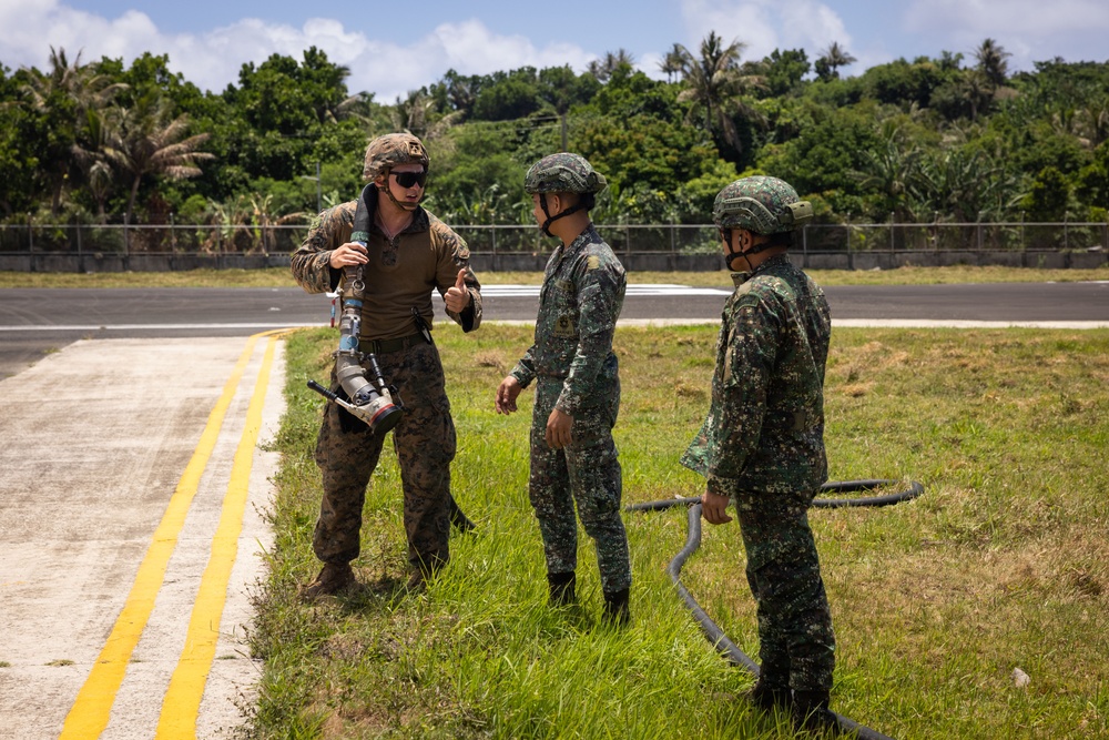 U.S., Philippine Marines conduct FARP operations