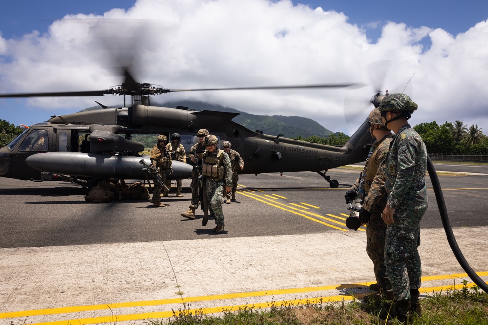 U.S., Philippine Marines conduct FARP operations