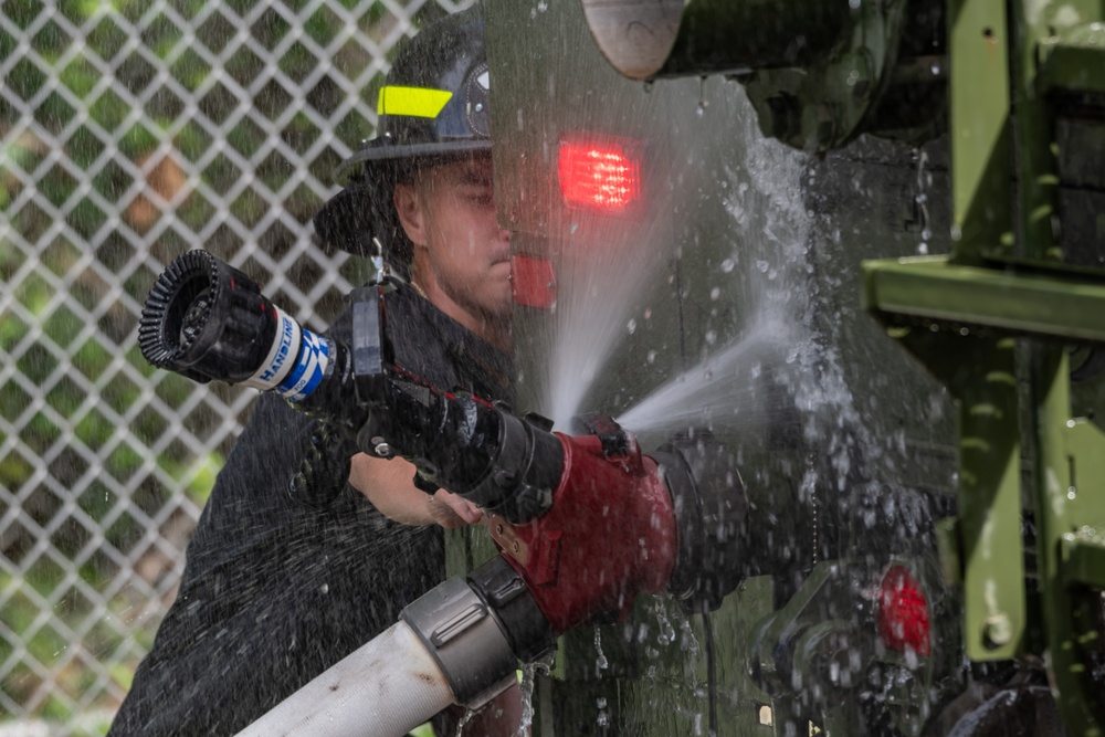 Hawaii’s 297th Engineer Detachment Firefighting Team Conduct Mission Essential Training with Joint Base Lewis-McChord Observer Coach Trainer