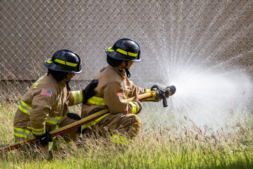 Hawaii’s 297th Engineer Detachment Firefighting Team Conduct Mission Essential Training with Joint Base Lewis-McChord Observer Coach Trainer