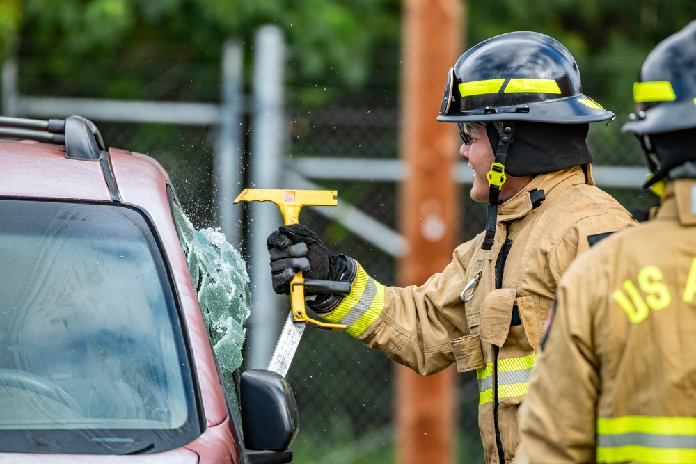 Hawaii’s 297th Engineer Detachment Firefighting Team Conduct Mission Essential Training with Joint Base Lewis-McChord Observer Coach Trainer