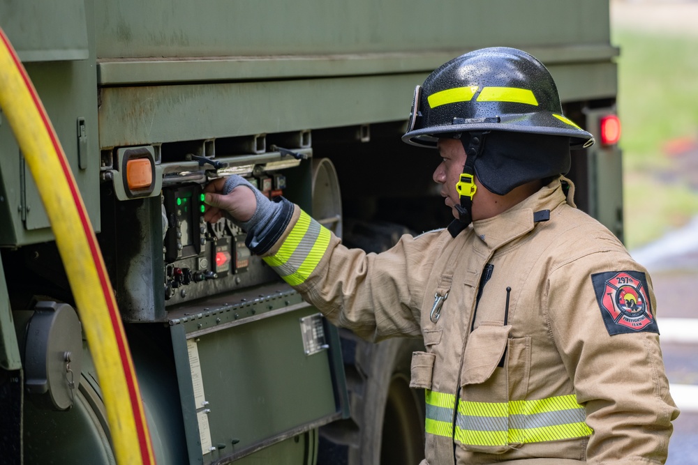 Hawaii’s 297th Engineer Detachment Firefighting Team Conduct Mission Essential Training with Joint Base Lewis-McChord Observer Coach Trainer