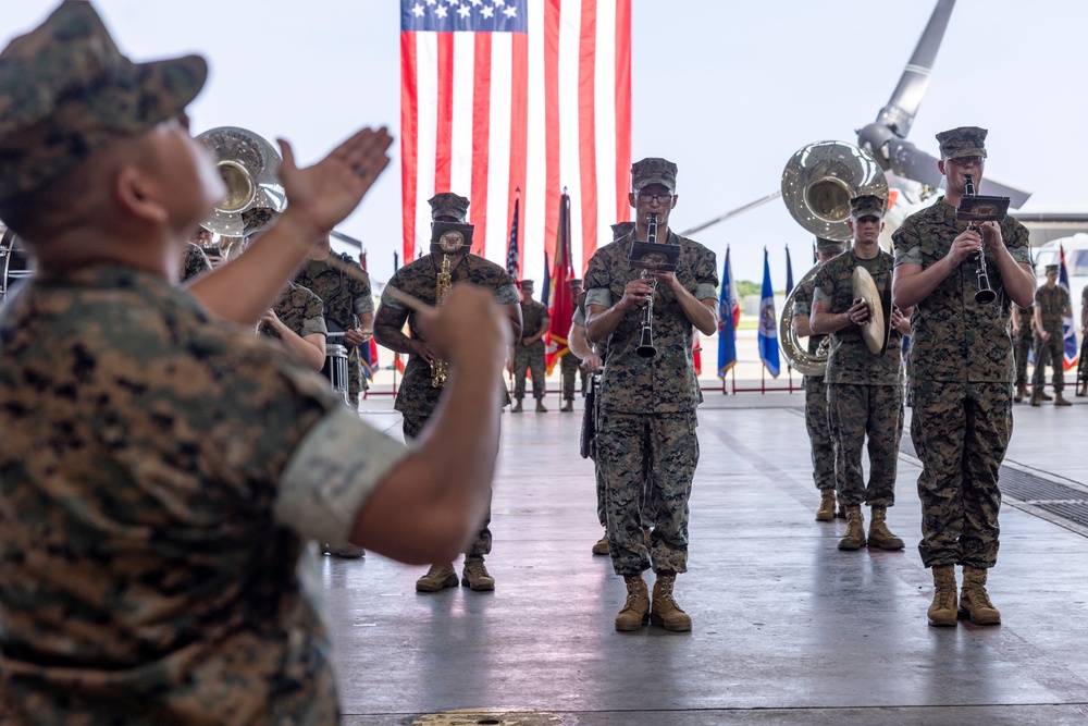 VMM-265 holds change of command ceremony