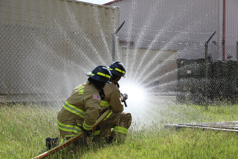 Hawaii’s 297th Engineer Detachment Firefighting Team Conduct Mission Essential Training with Joint Base Lewis-McChord Observer Coach Trainer