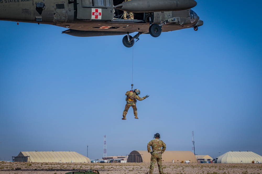 DVIDS - Images - 82nd CAB Medical Evacuation Operations [Image 29 of 49]