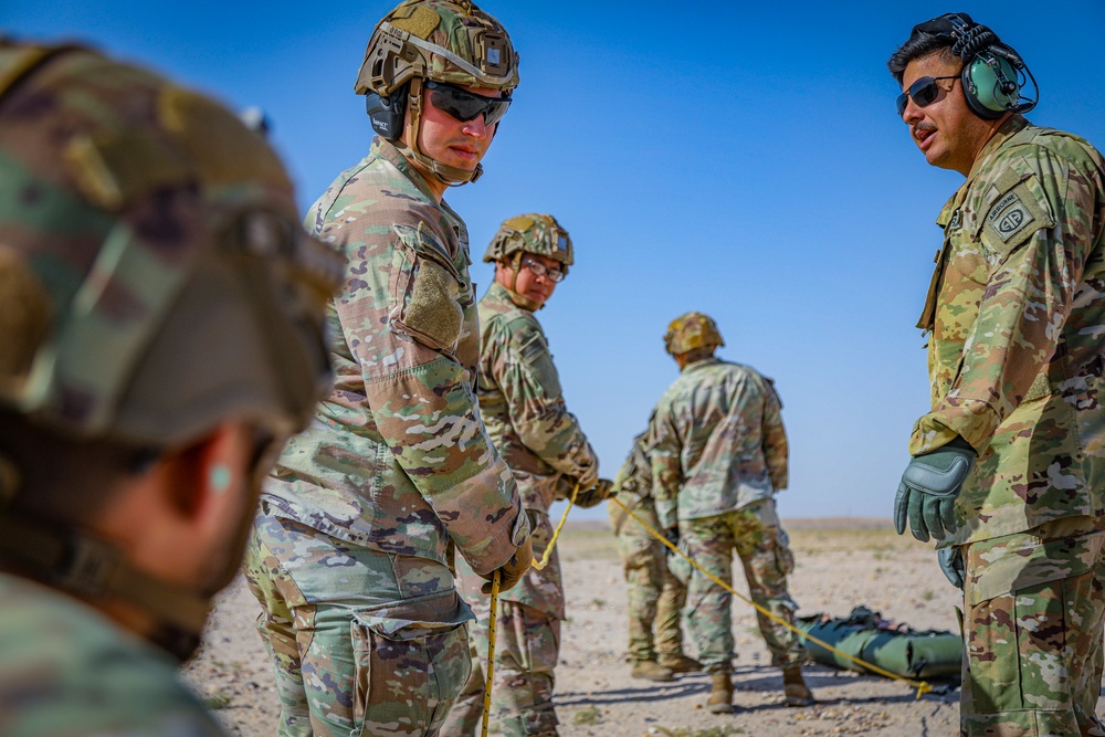 DVIDS - Images - 82nd CAB Medical Evacuation Operations [Image 36 of 49]